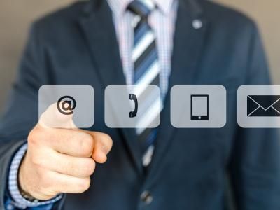 Symbolbild zu Kontaktmöglichkeiten per E-Mail, Telefon, Mobil oder Post